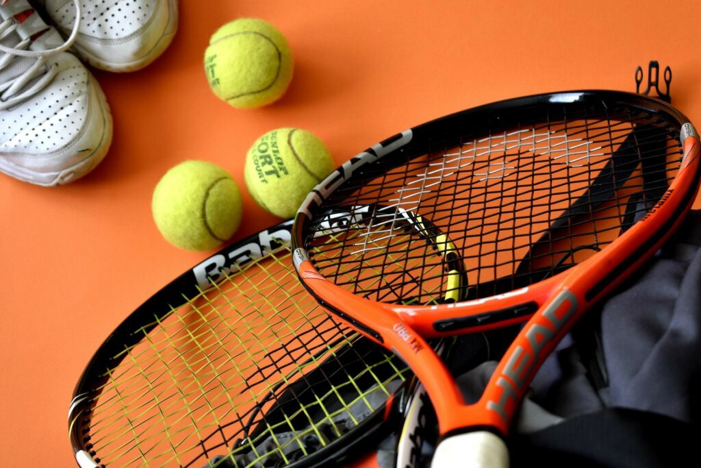 Rehabilitacja poprzez sport – warsztaty tenisowe dla dzieci z niepełnosprawnością